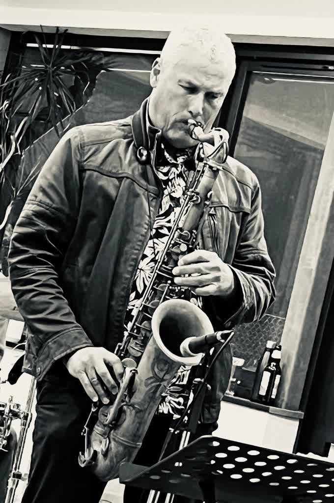 Jez Guest, Tenor Sax