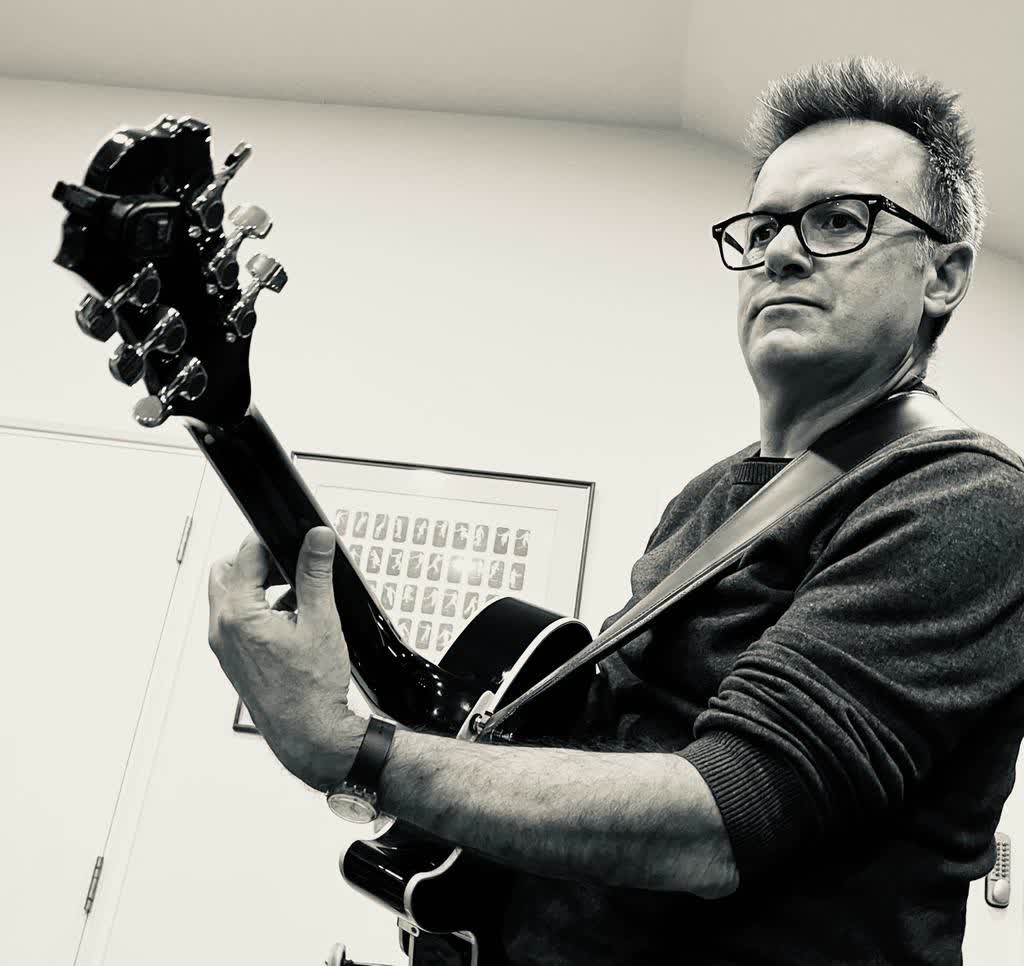 Gerald Roberts, guitar