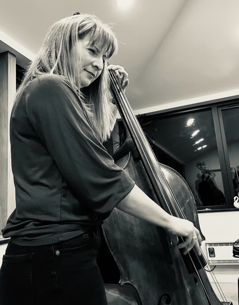 Helen Evan, double bass