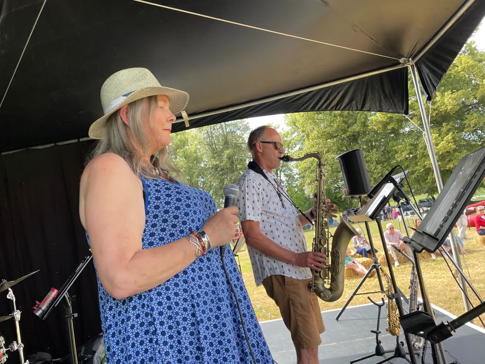 Jacqui singing at Highland Gathering '23
