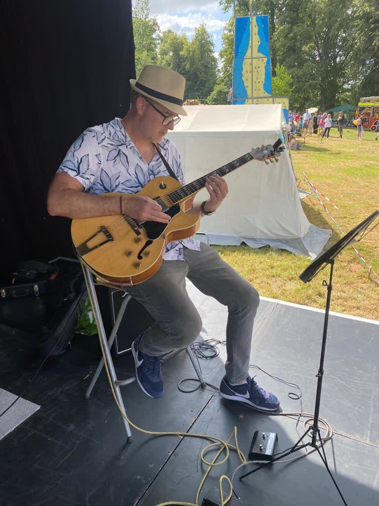 Martyn with his nice guitar, Highland Gathering '23